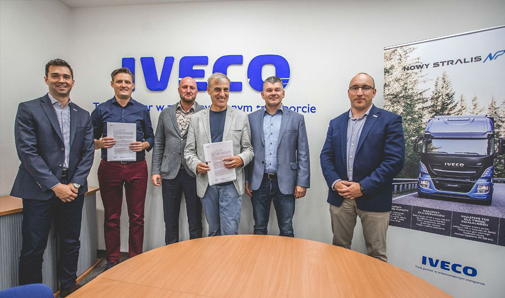 IVECO Poland oraz firma Don Trucking podpisałi umowę na dostawę 20 ciągników.